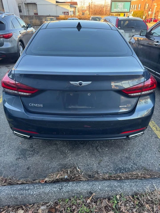 2015 Hyundai Genesis - Image 14 of 17
