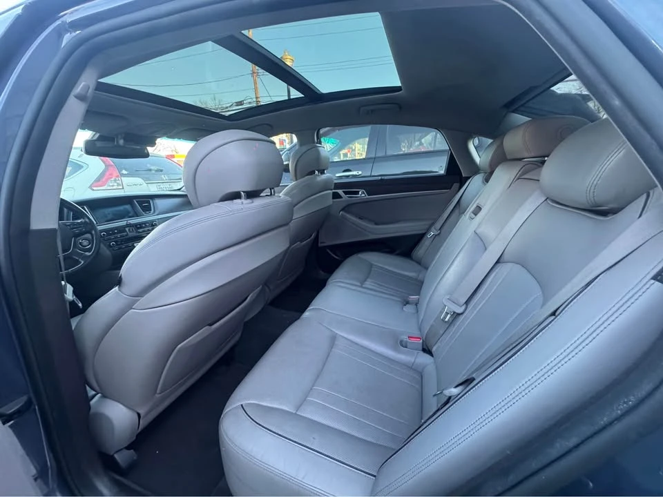 2015 Hyundai Genesis - Image 11 of 17