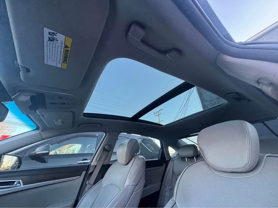 2015 Hyundai Genesis - Image 9 of 17