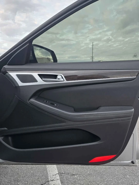 2015 Hyundai Genesis - Image 13 of 19