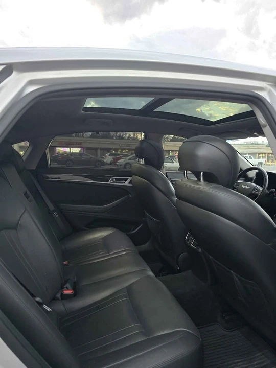 2015 Hyundai Genesis - Image 16 of 19