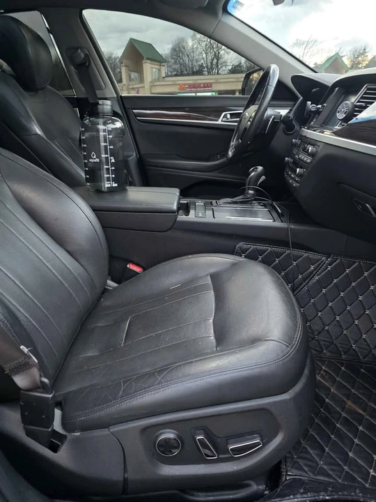 2015 Hyundai Genesis - Image 14 of 19