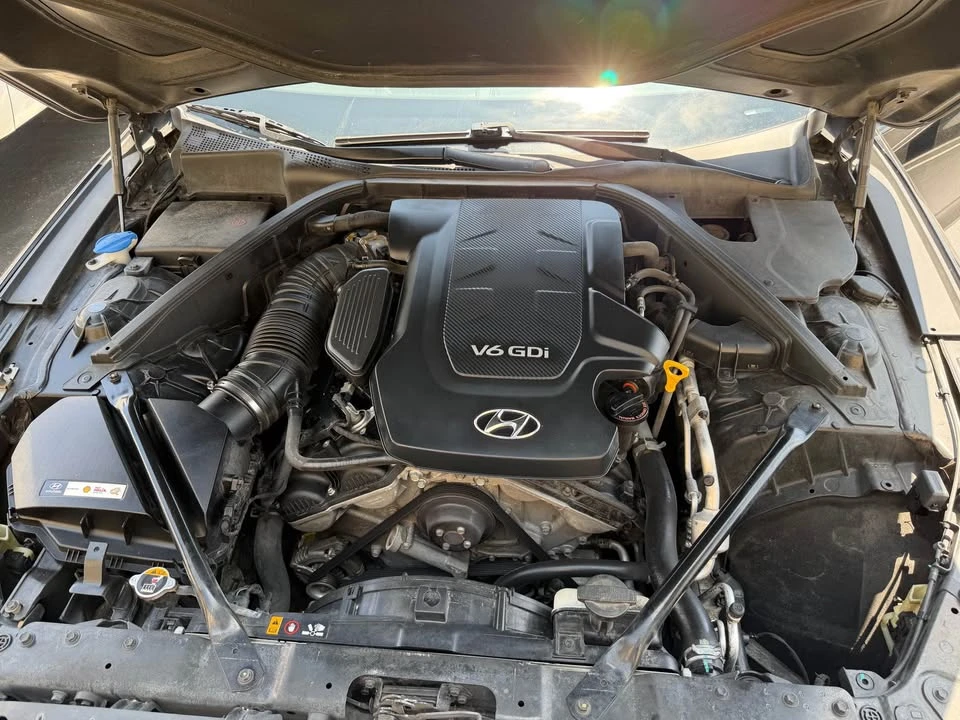 2015 Hyundai Genesis - Image 13 of 15