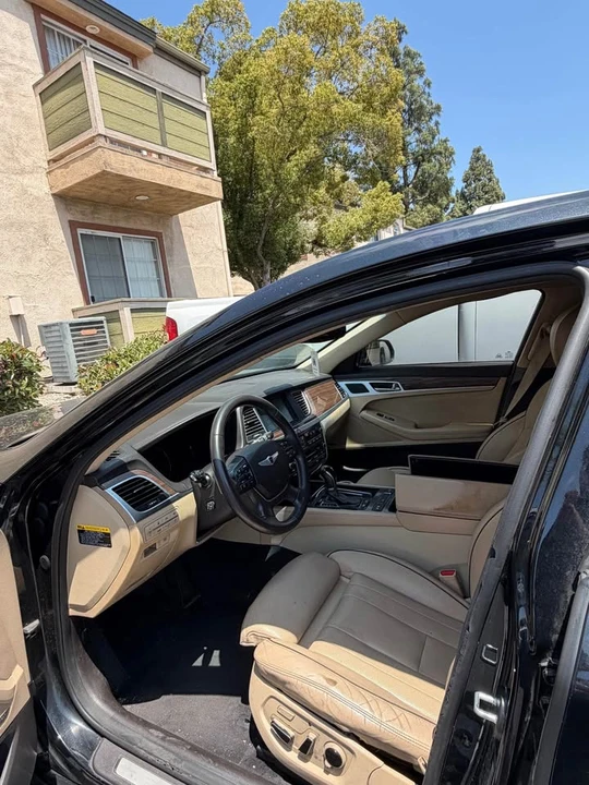 2015 Hyundai Genesis - Image 11 of 15
