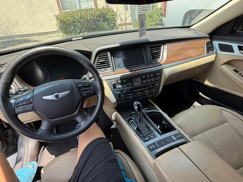 2015 Hyundai Genesis - Image 12 of 15
