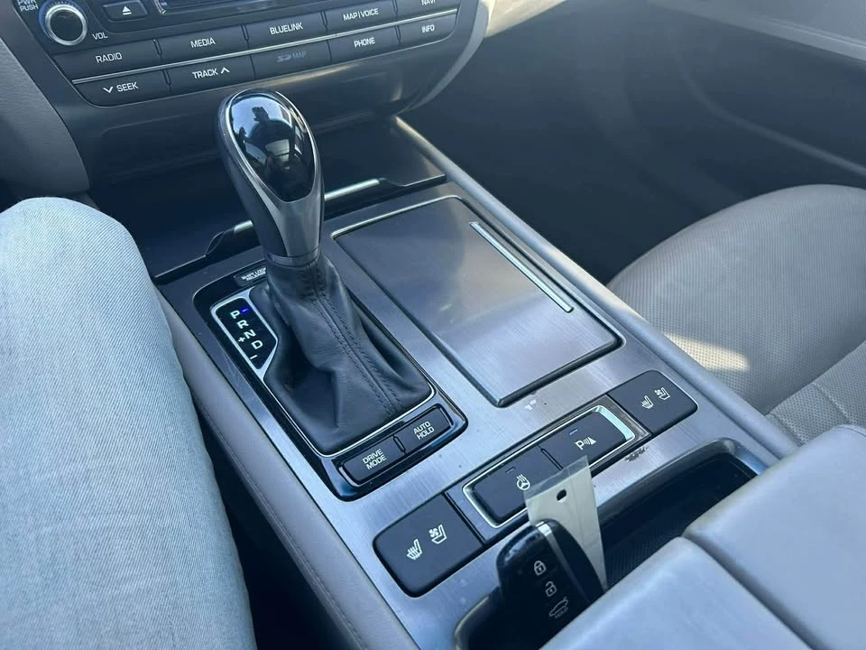 2015 Hyundai Genesis - Image 17 of 20