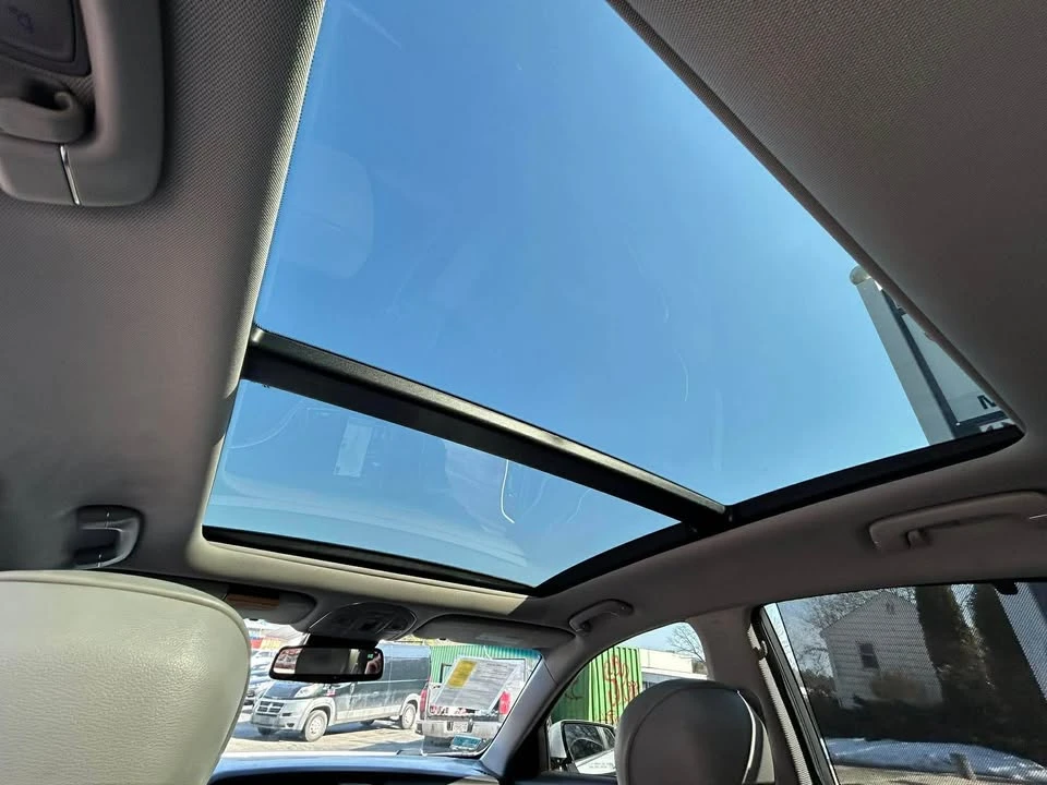 2015 Hyundai Genesis - Image 12 of 20