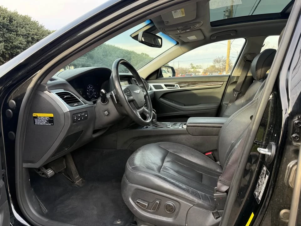 2015 Hyundai Genesis - Image 11 of 17