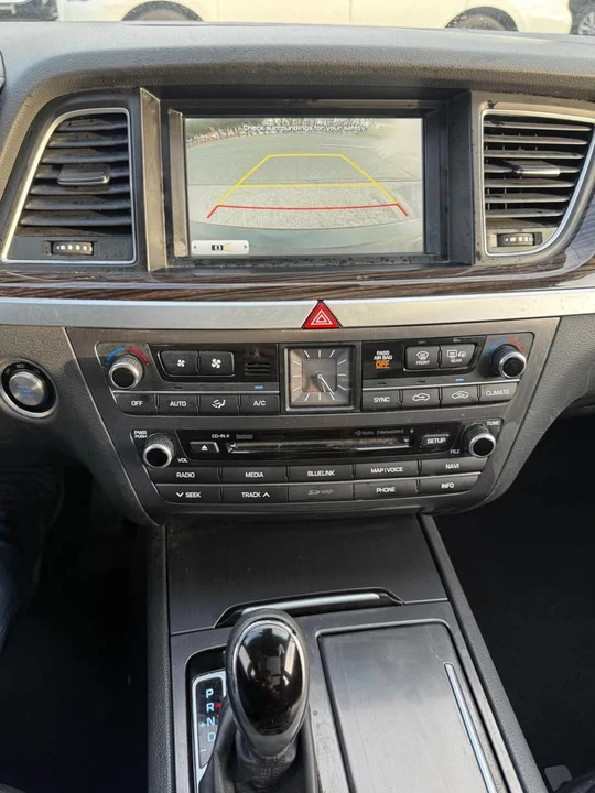 2015 Hyundai Genesis - Image 15 of 17