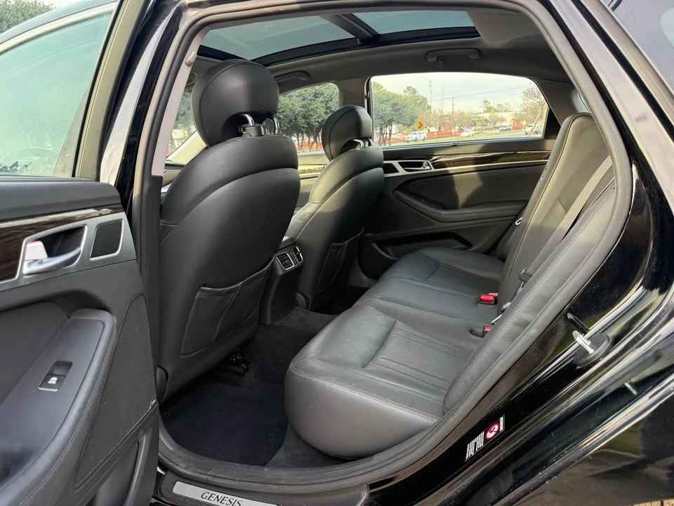 2015 Hyundai Genesis - Image 12 of 17