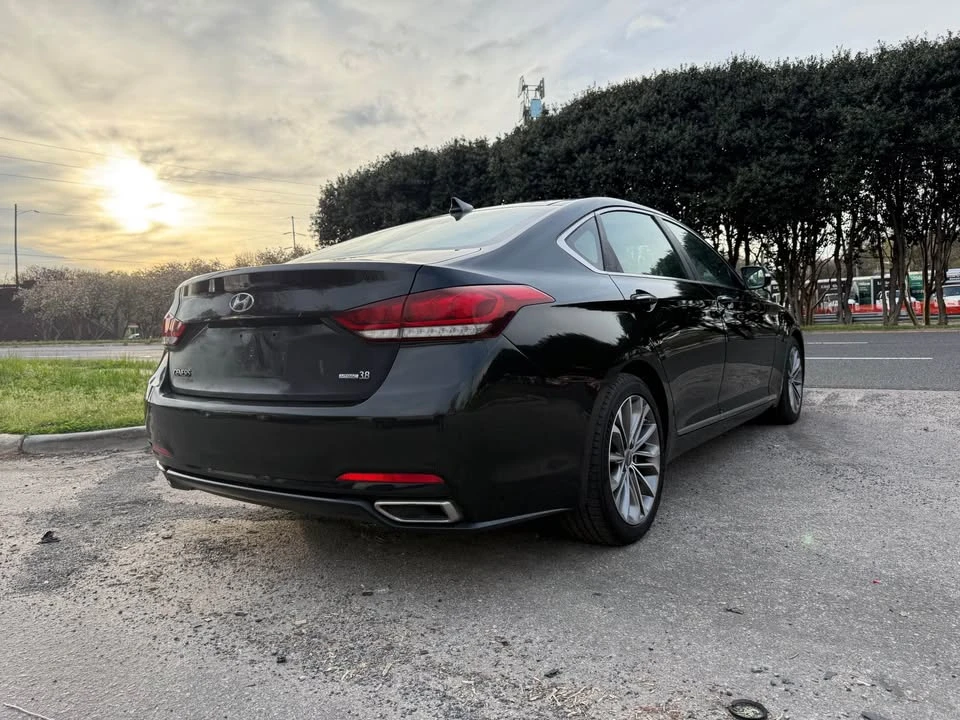 2015 Hyundai Genesis - Image 7 of 17