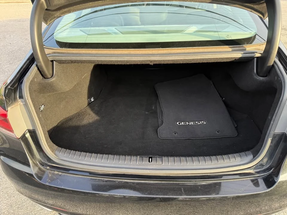 2015 Hyundai Genesis - Image 16 of 17