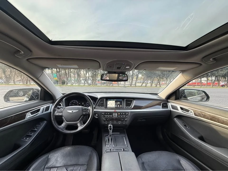 2015 Hyundai Genesis - Image 9 of 17