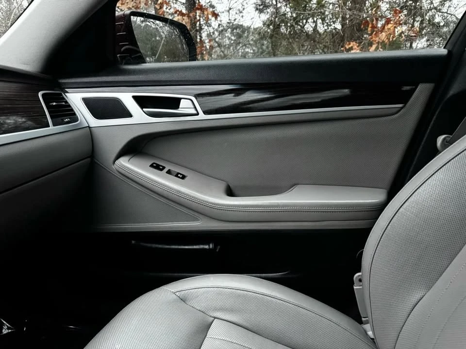 2015 Hyundai Genesis - Image 12 of 13