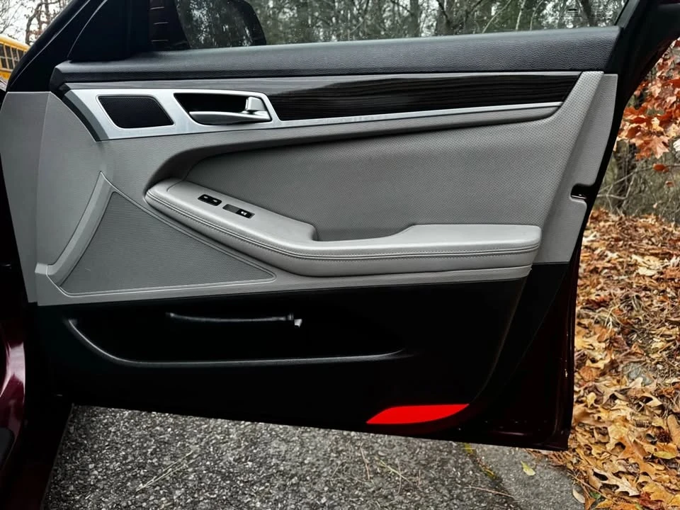 2015 Hyundai Genesis - Image 11 of 13