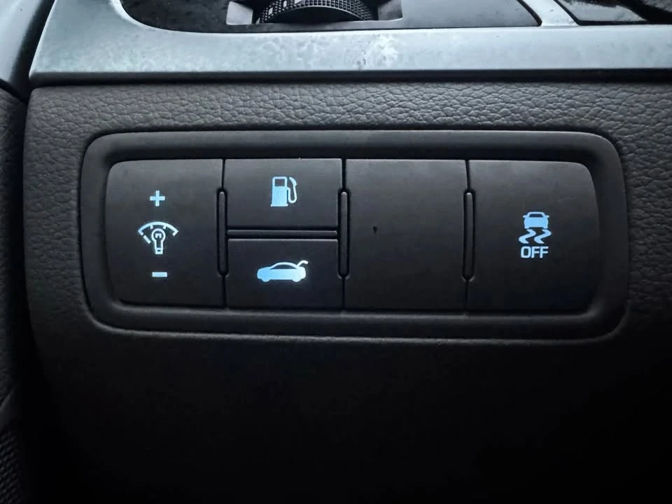 2015 Hyundai Genesis - Image 6 of 13