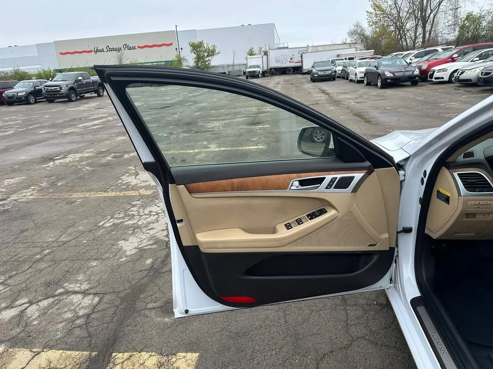 2015 Hyundai Genesis - Image 9 of 20