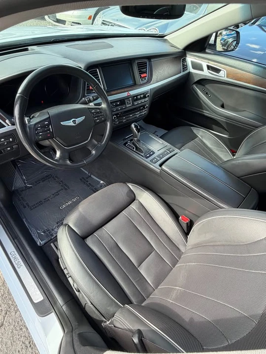 2015 Hyundai Genesis - Image 13 of 19