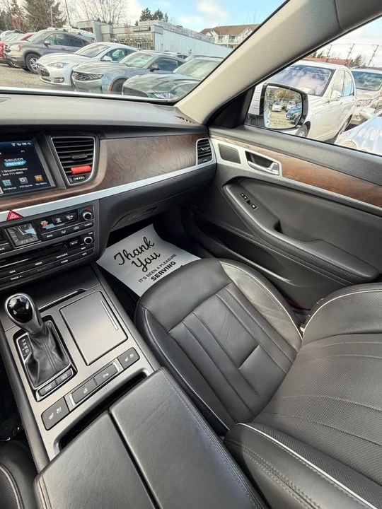 2015 Hyundai Genesis - Image 17 of 19