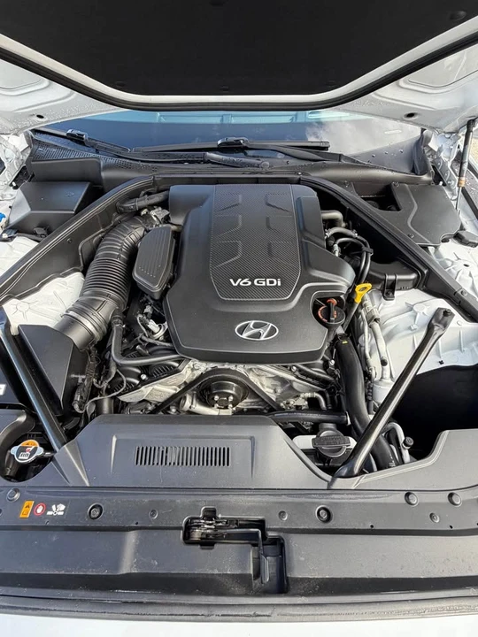 2015 Hyundai Genesis - Image 18 of 19