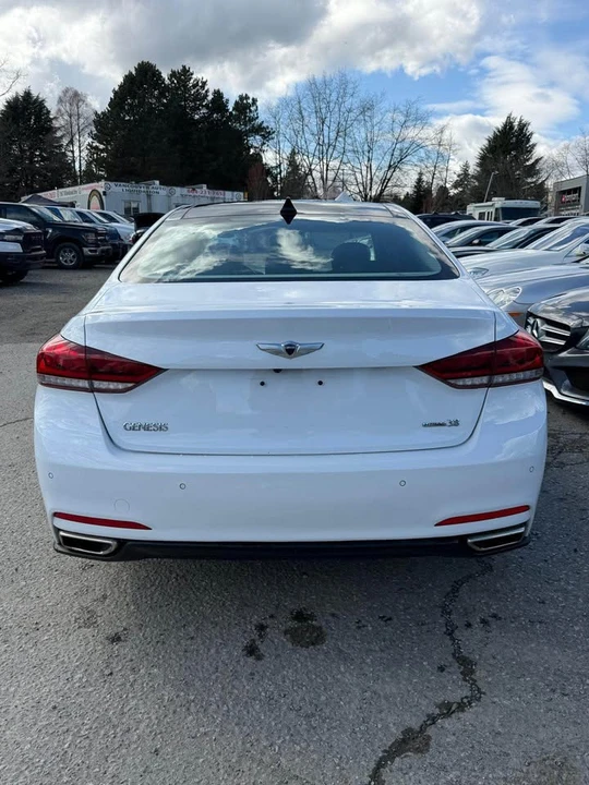 2015 Hyundai Genesis - Image 5 of 18
