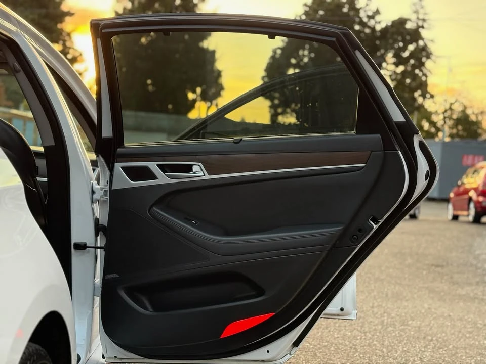 2015 Hyundai Genesis - Image 13 of 20