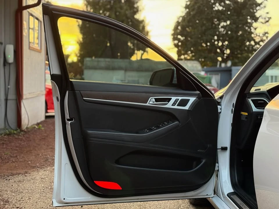 2015 Hyundai Genesis - Image 9 of 20