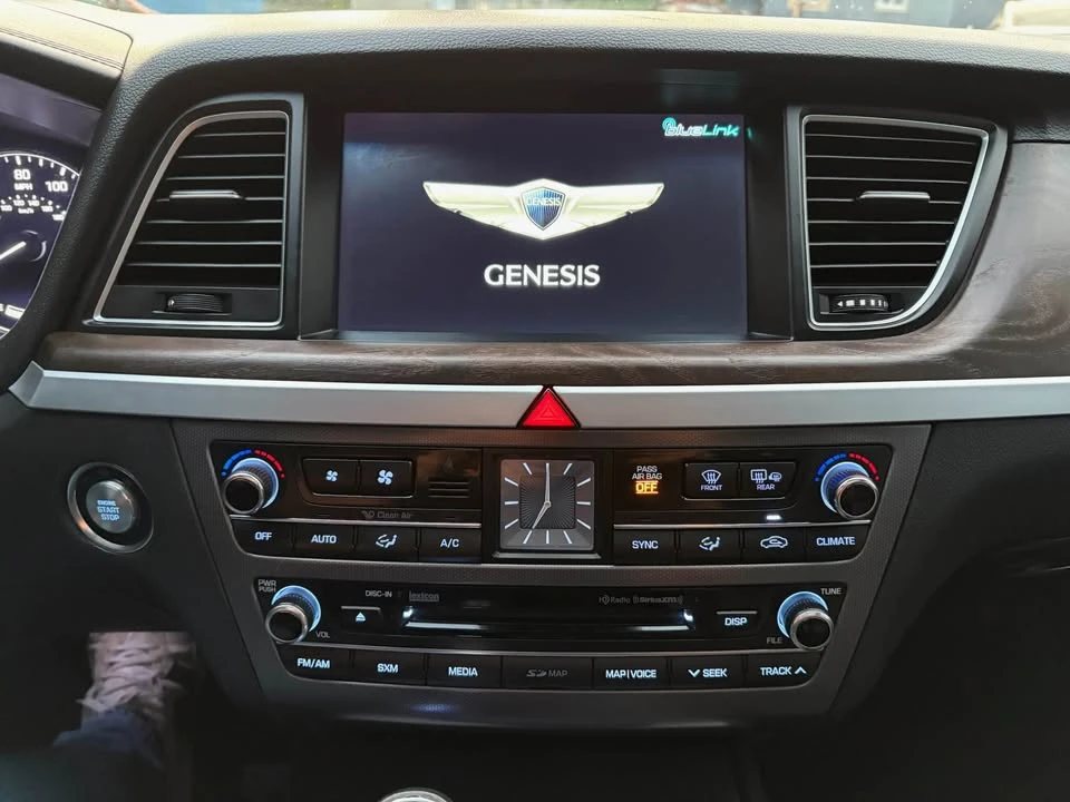 2015 Hyundai Genesis - Image 19 of 20