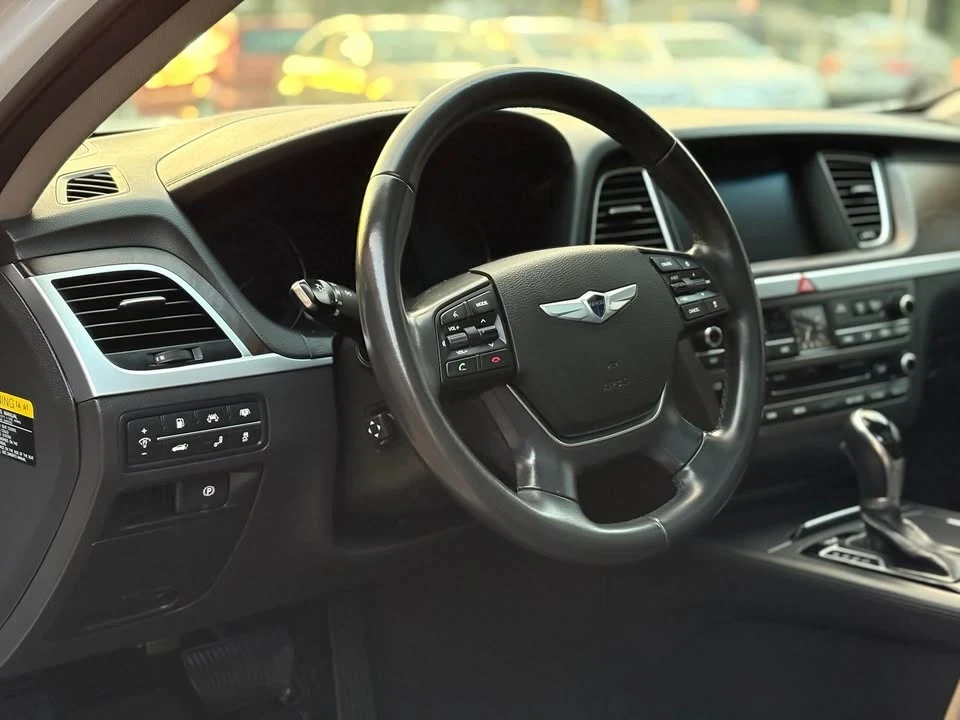 2015 Hyundai Genesis - Image 18 of 20