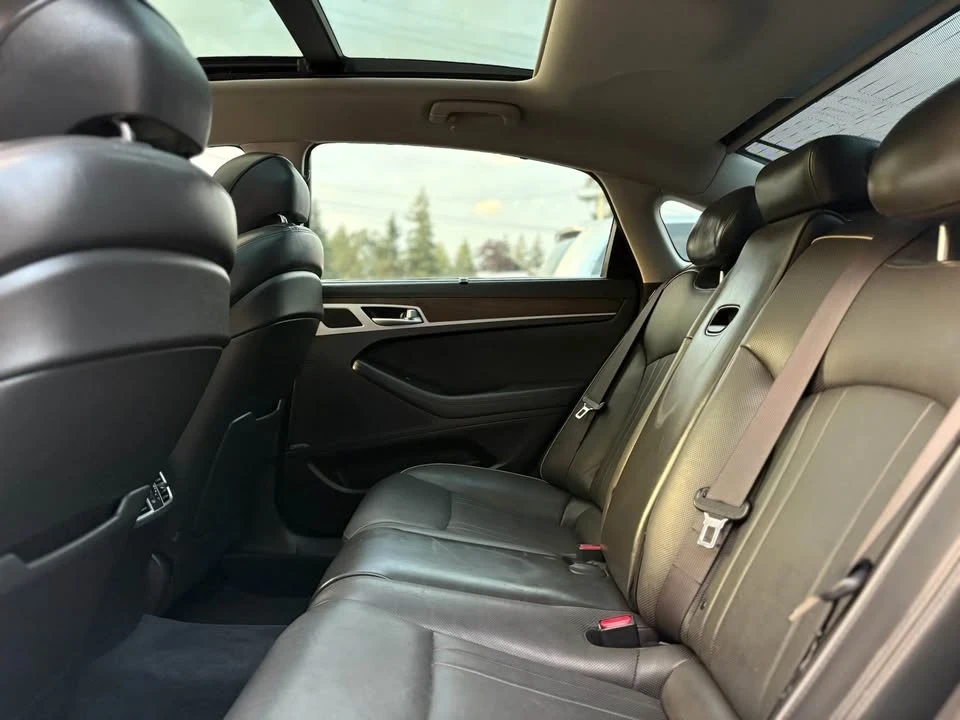 2015 Hyundai Genesis - Image 11 of 20
