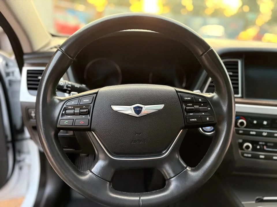 2015 Hyundai Genesis - Image 16 of 20