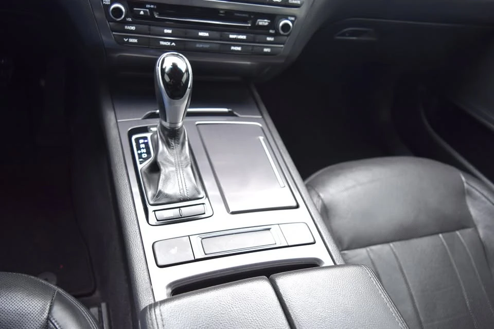 2015 Hyundai Genesis - Image 11 of 18
