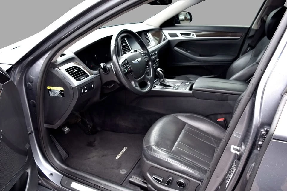 2015 Hyundai Genesis - Image 13 of 18