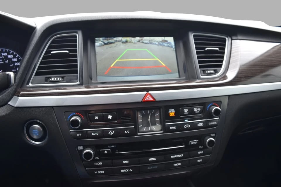 2015 Hyundai Genesis - Image 10 of 18
