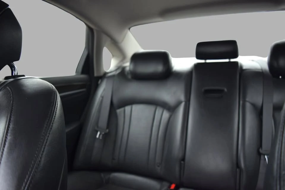 2015 Hyundai Genesis - Image 16 of 18