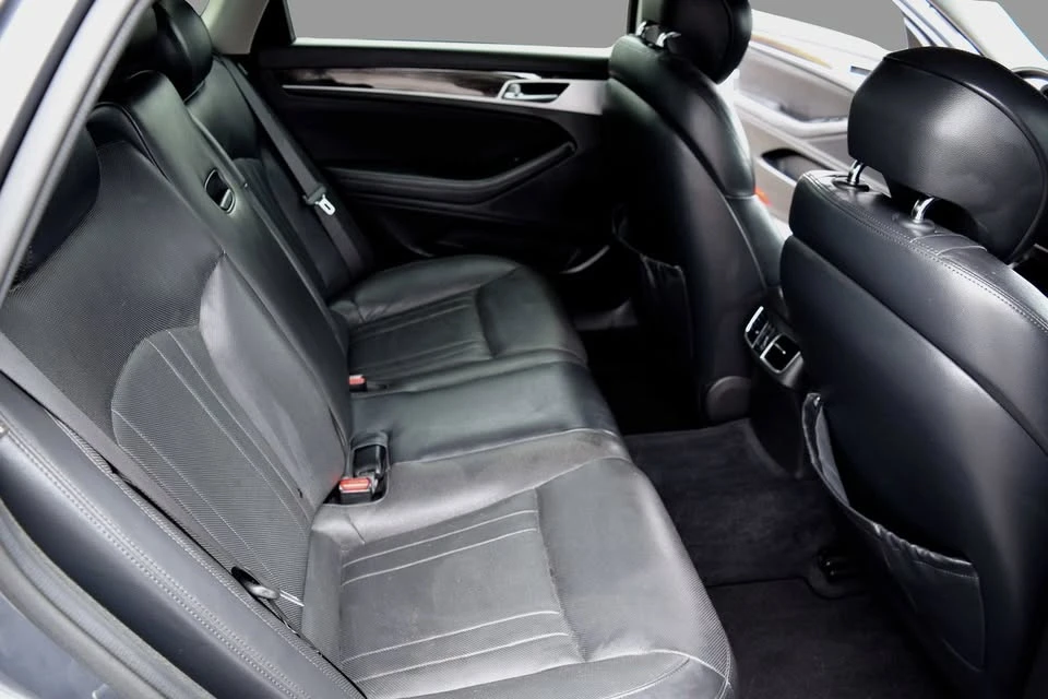 2015 Hyundai Genesis - Image 17 of 18