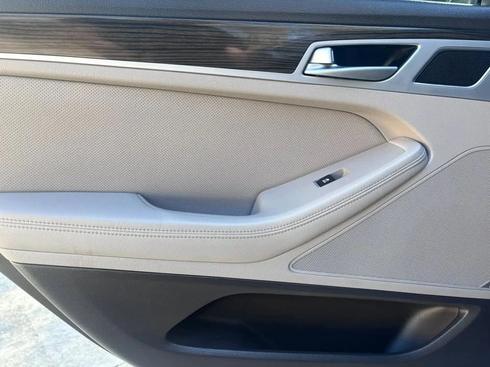 2015 Hyundai Genesis - Image 16 of 20
