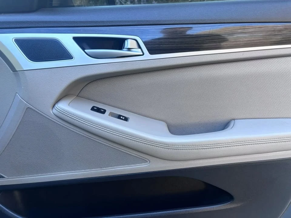 2015 Hyundai Genesis - Image 14 of 20