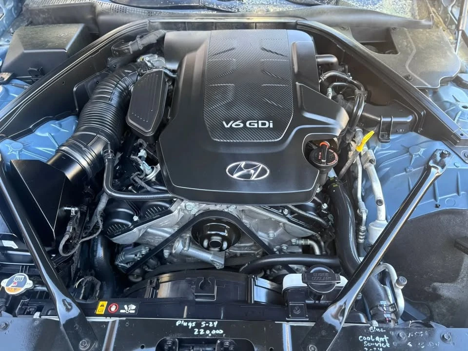 2015 Hyundai Genesis - Image 9 of 20