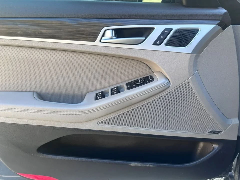 2015 Hyundai Genesis - Image 11 of 20