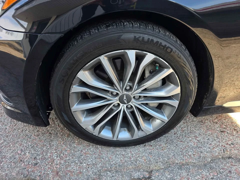2015 Hyundai Genesis - Image 4 of 17