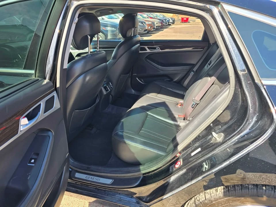 2015 Hyundai Genesis - Image 7 of 17
