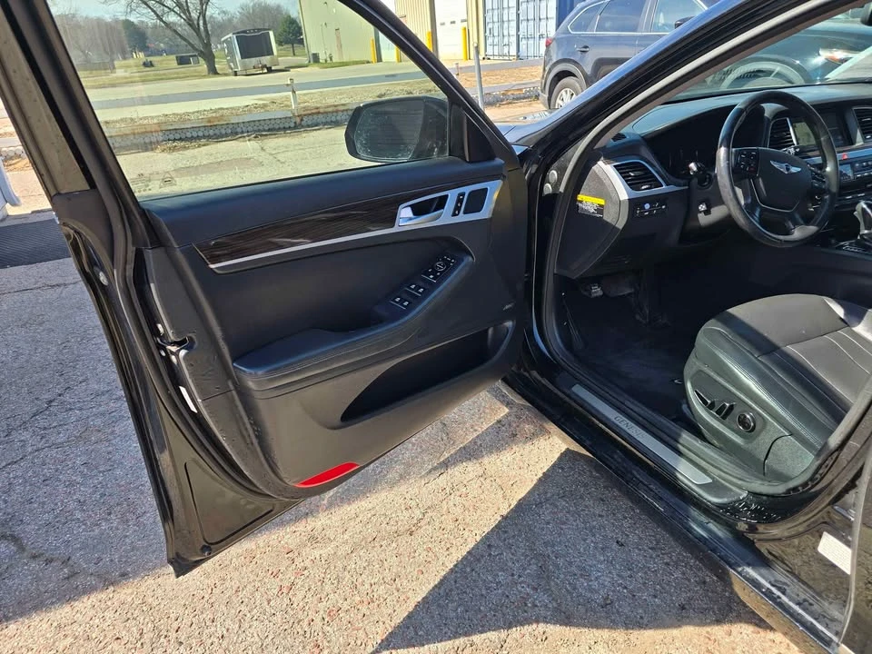 2015 Hyundai Genesis - Image 5 of 17