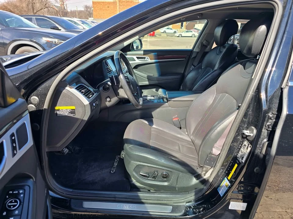 2015 Hyundai Genesis - Image 6 of 17