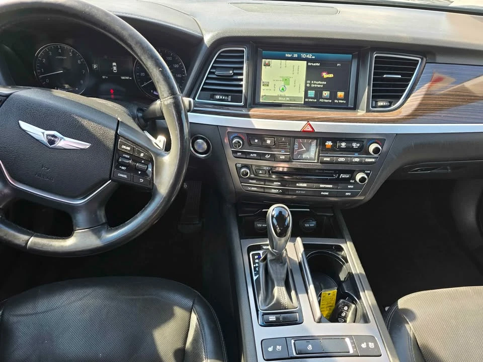 2015 Hyundai Genesis - Image 8 of 17