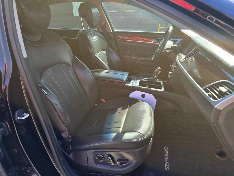 2015 Hyundai Genesis - Image 14 of 17