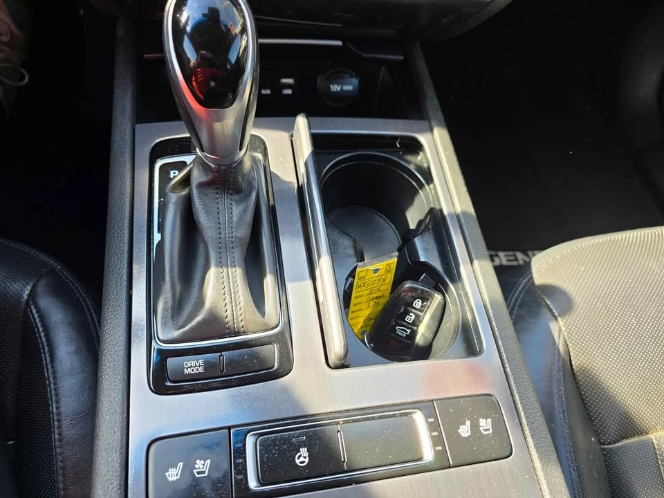 2015 Hyundai Genesis - Image 15 of 17