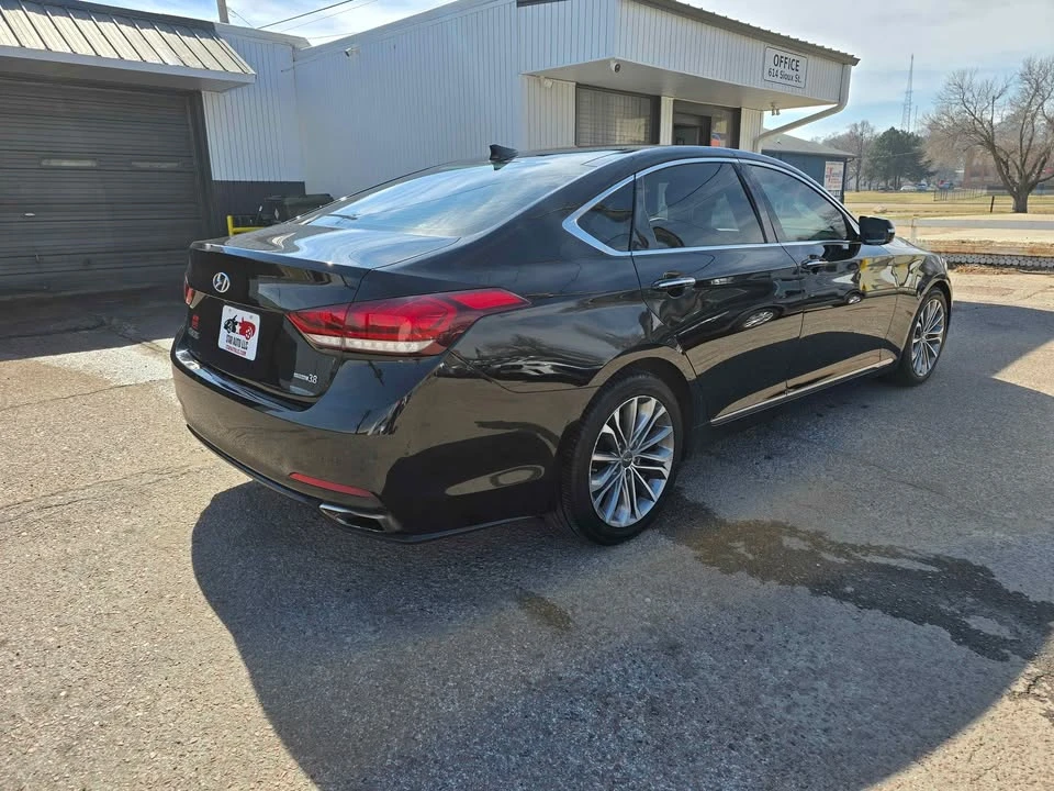 2015 Hyundai Genesis - Image 11 of 17