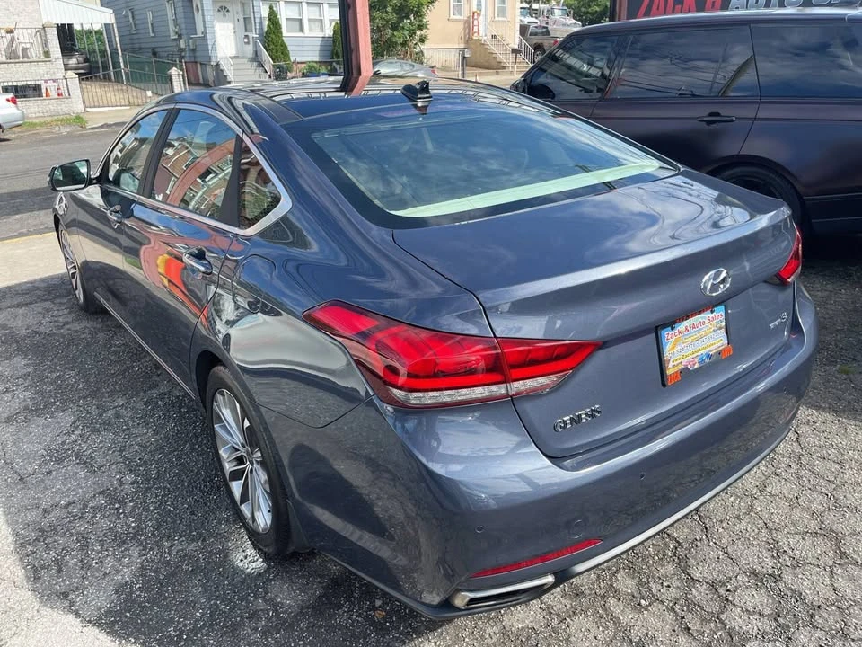 2015 Hyundai Genesis - Image 16 of 20