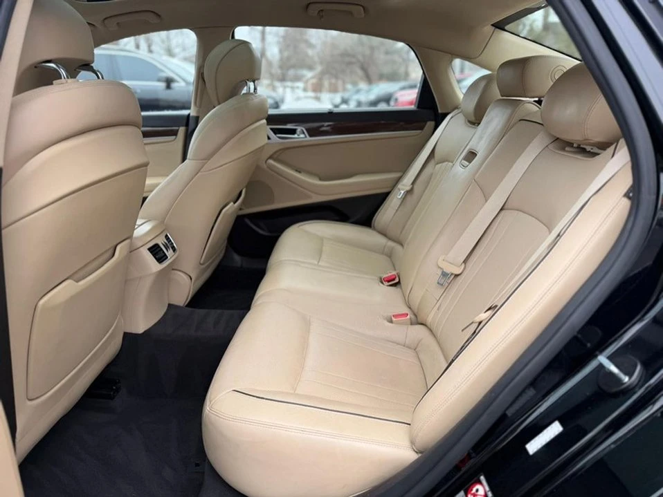 2015 Hyundai Genesis - Image 9 of 19